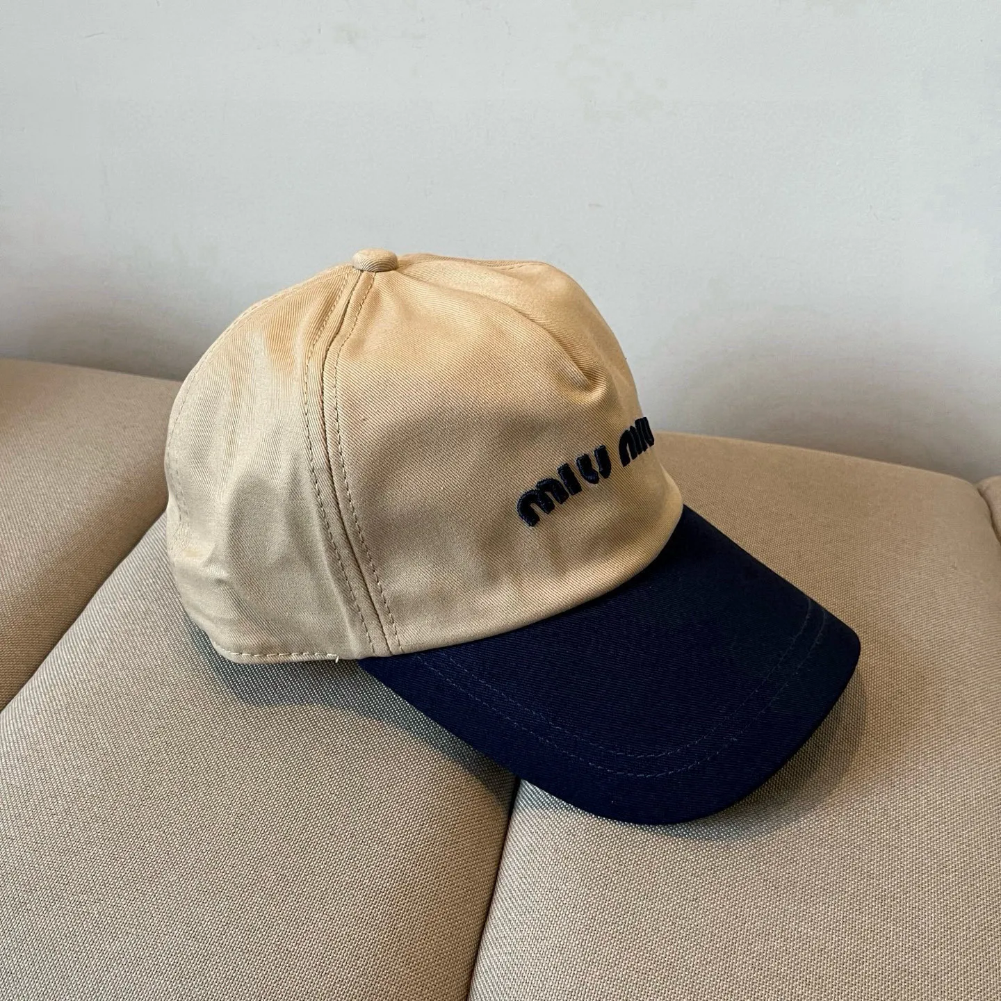 P60 miumiu original spring and summer new baseball cap, authentic mold-making and custom-made, the original workmanship is meticulous and the quality is superb!
