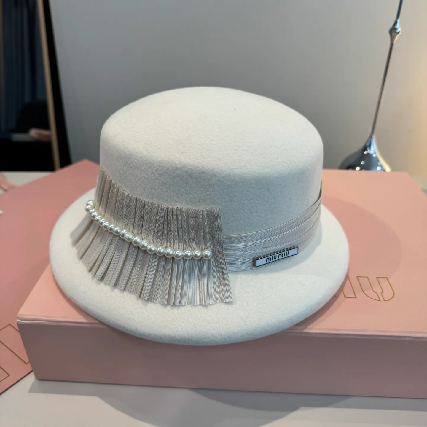 💰210¥ White miumiu autumn and winter new wool basin hat, 100% wool fabric%, head circumference 57cm