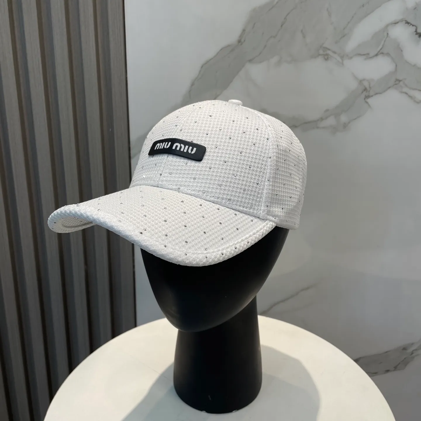 P50 miumiu new spring and summer full diamond baseball cap, the hottest color at the moment - full of street style! Trendy and versatile, Xiaohongshu grows grass, poison, get your boyfriend, and cool together