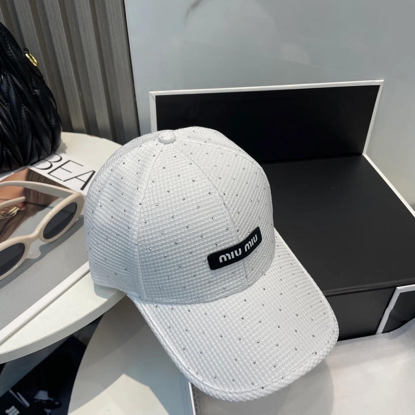 P50 miumiu new spring and summer full diamond baseball cap, the hottest color at the moment - full of street style! Trendy and versatile, Xiaohongshu grows grass, poison, get your boyfriend, and cool together