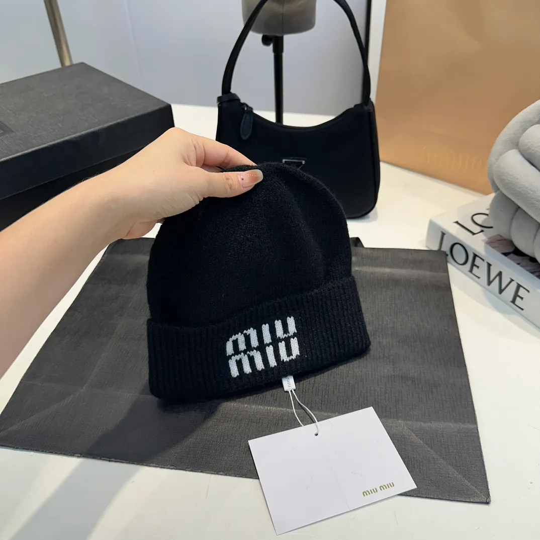 P60 MiuMiu～The new autumn and winter cold hat knitted hat is super soft and elastic, very warm, and has an amazing concave shape