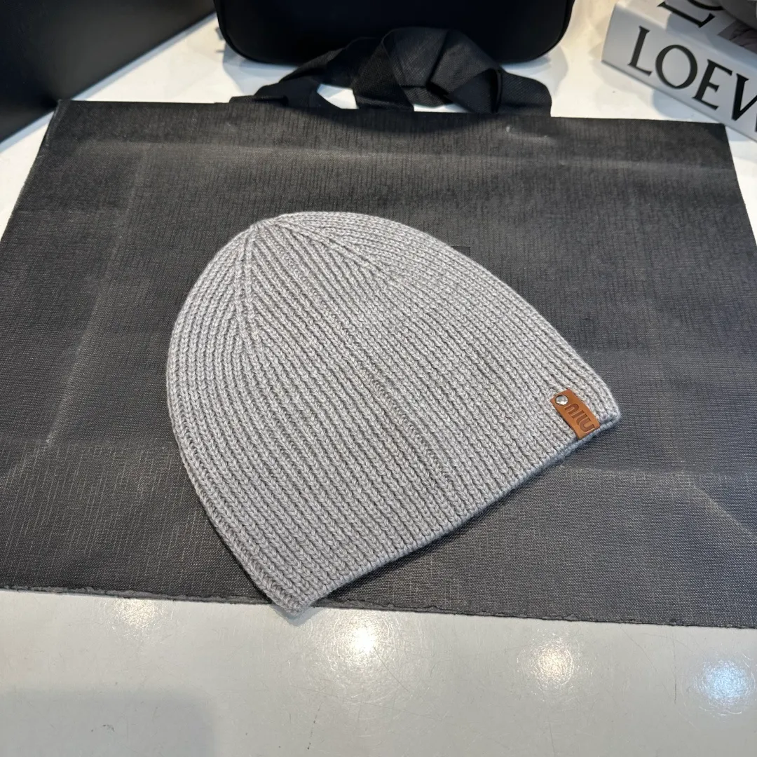 P50 MiuMiu Miu Miu's best-selling model, miumiu's new fall and winter counter knitted woolen hats for men and women, with first-class texture, perfect for going out on the street!