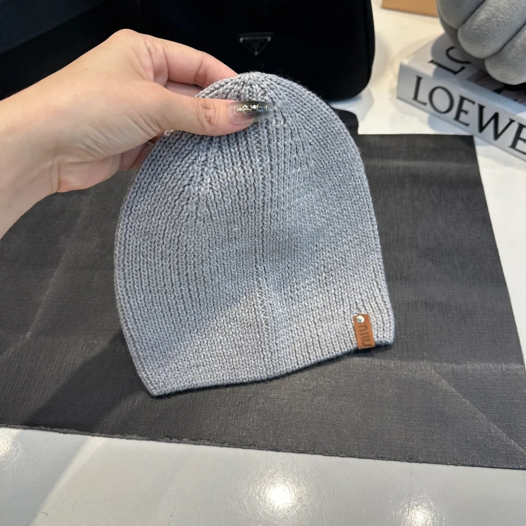 P50 MiuMiu Miu Miu's best-selling model, miumiu's new fall and winter counter knitted woolen hats for men and women, with first-class texture, perfect for going out on the street!