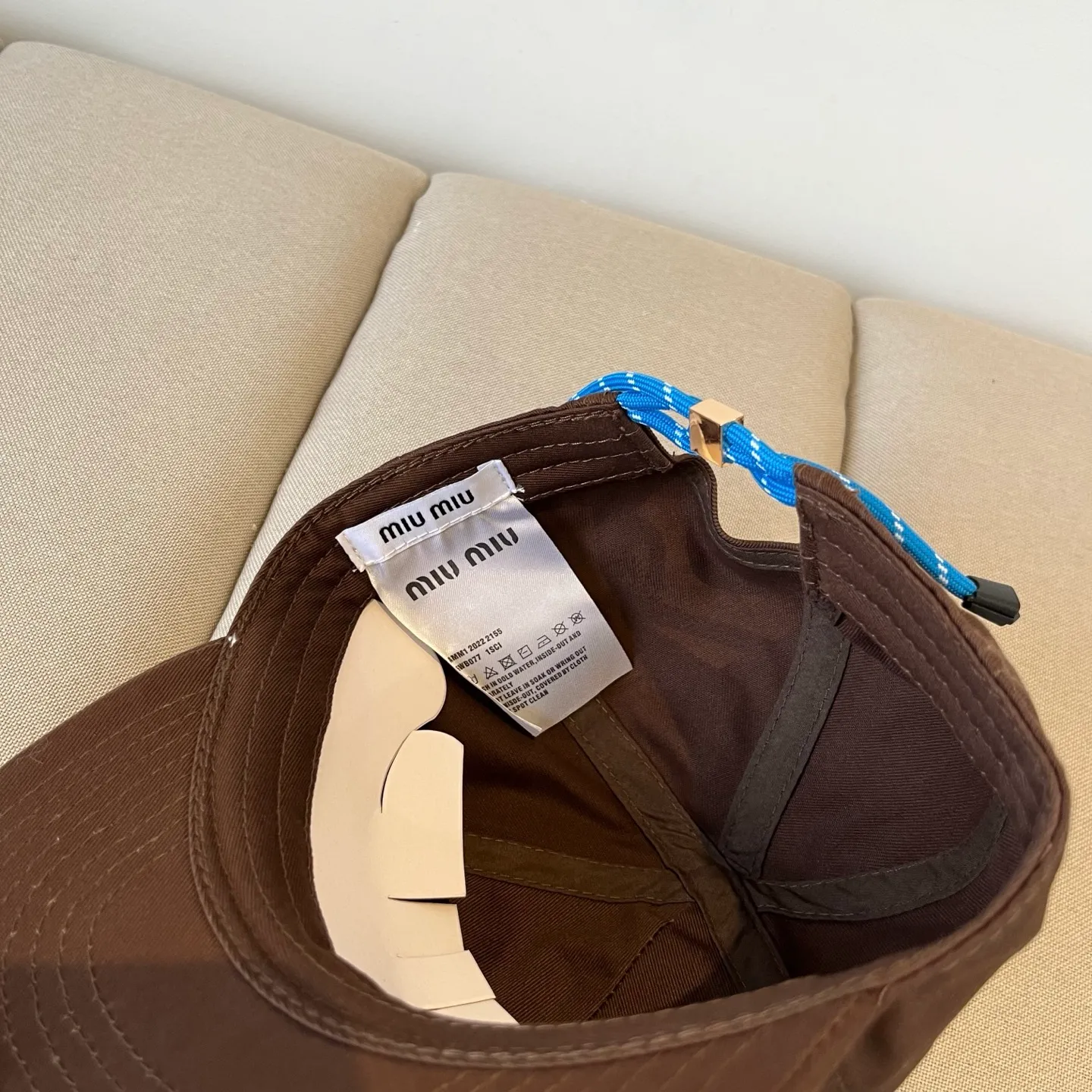 P60 miumiu original spring and summer new baseball cap, authentic mold-making and custom-made, the original workmanship is meticulous and the quality is superb!