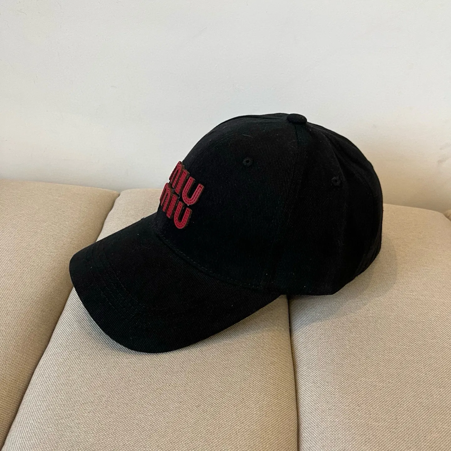 P60 miumiu original spring and summer new baseball cap, authentic mold-making and custom-made, the original workmanship is meticulous and the quality is superb!