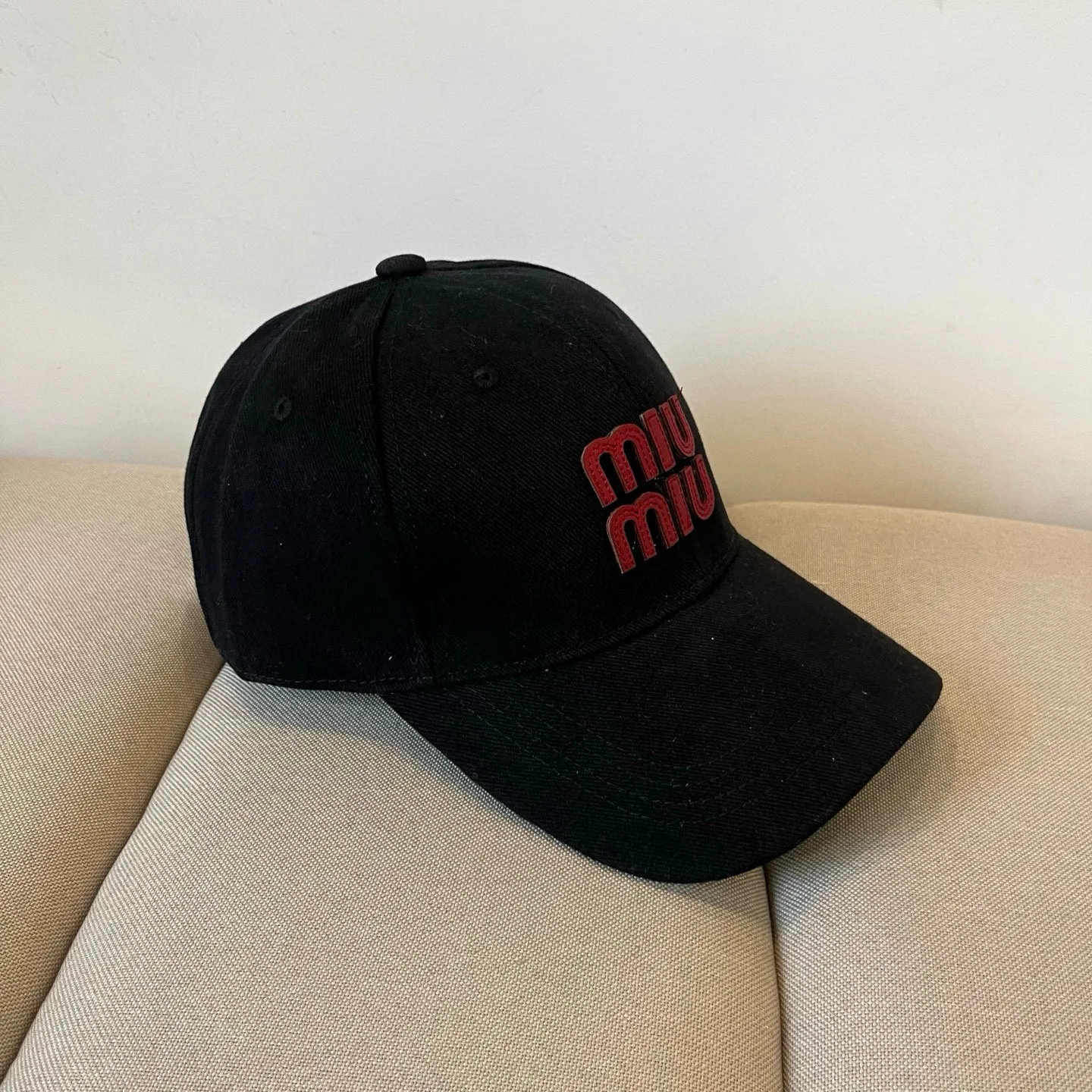P60 miumiu original spring and summer new baseball cap, authentic mold-making and custom-made, the original workmanship is meticulous and the quality is superb!