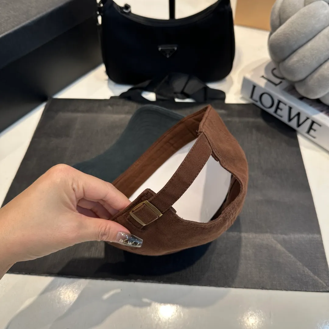 P60 miumiu new 25 spring and summer baseball cap, widened to show small head, new logo embroidery for spring and summer, same style for men and women