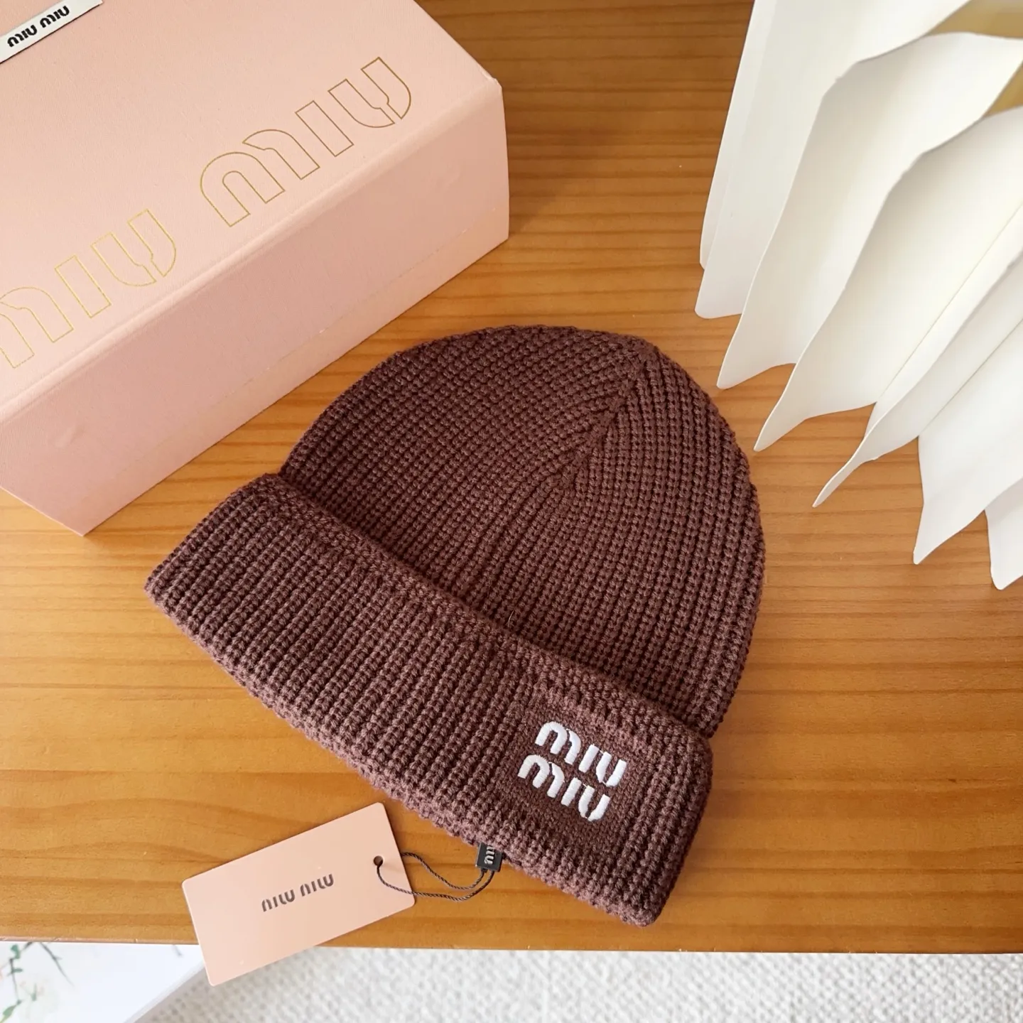 💰60 miumiu’s most popular knitted hat at the Miu Miu counter! Xiaohongshu’s new product is released, it’s so 🉑️, high-elastic fabric, classic colors, same style for men and women.