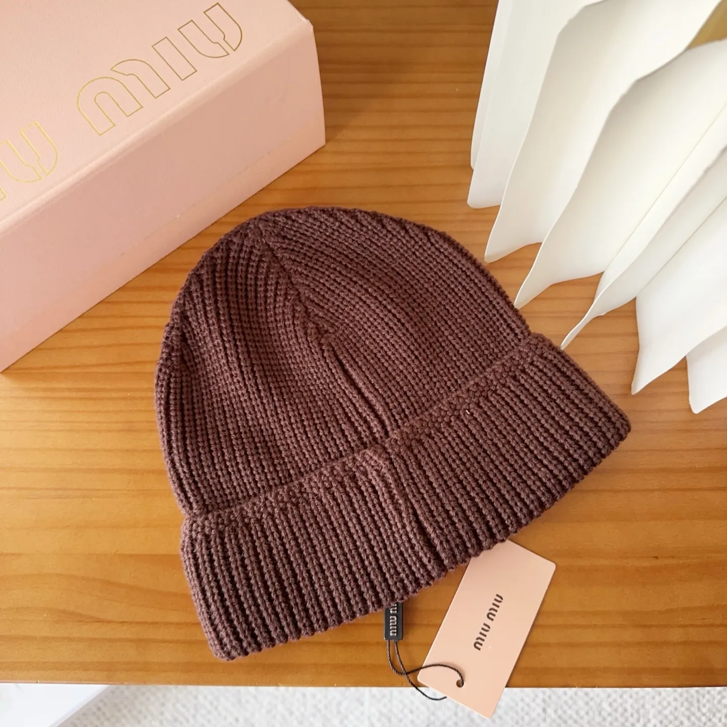 💰60 miumiu’s most popular knitted hat at the Miu Miu counter! Xiaohongshu’s new product is released, it’s so 🉑️, high-elastic fabric, classic colors, same style for men and women.