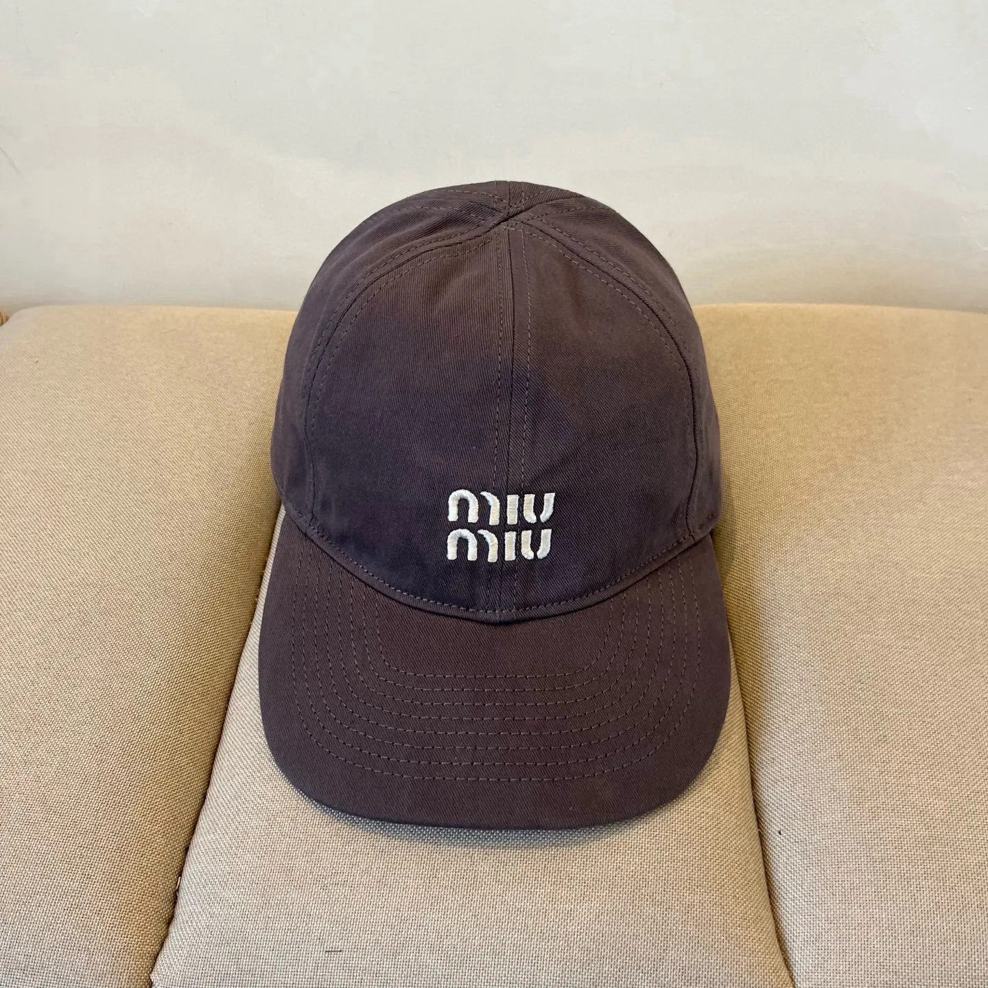 P60 miumiu original spring and summer new baseball cap, authentic mold-making and custom-made, the original workmanship is meticulous and the quality is superb!