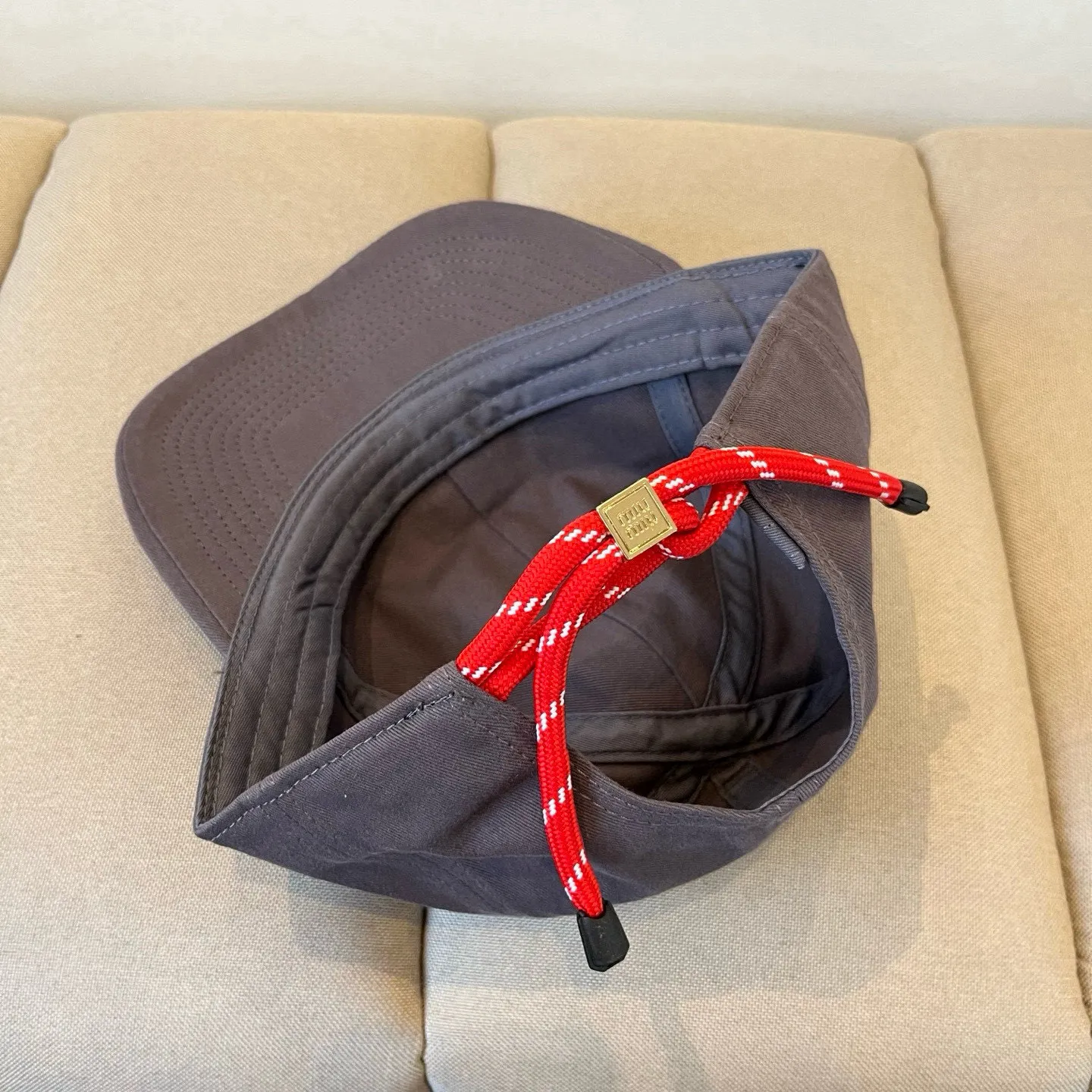 P60 miumiu original spring and summer new baseball cap, authentic mold-making and custom-made, the original workmanship is meticulous and the quality is superb!