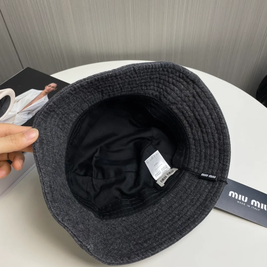 P86💛 Comes with dust bag. [Miumiu Miumiu] New denim order style bucket hat, big brand style is super easy to match, hurry up and get it!