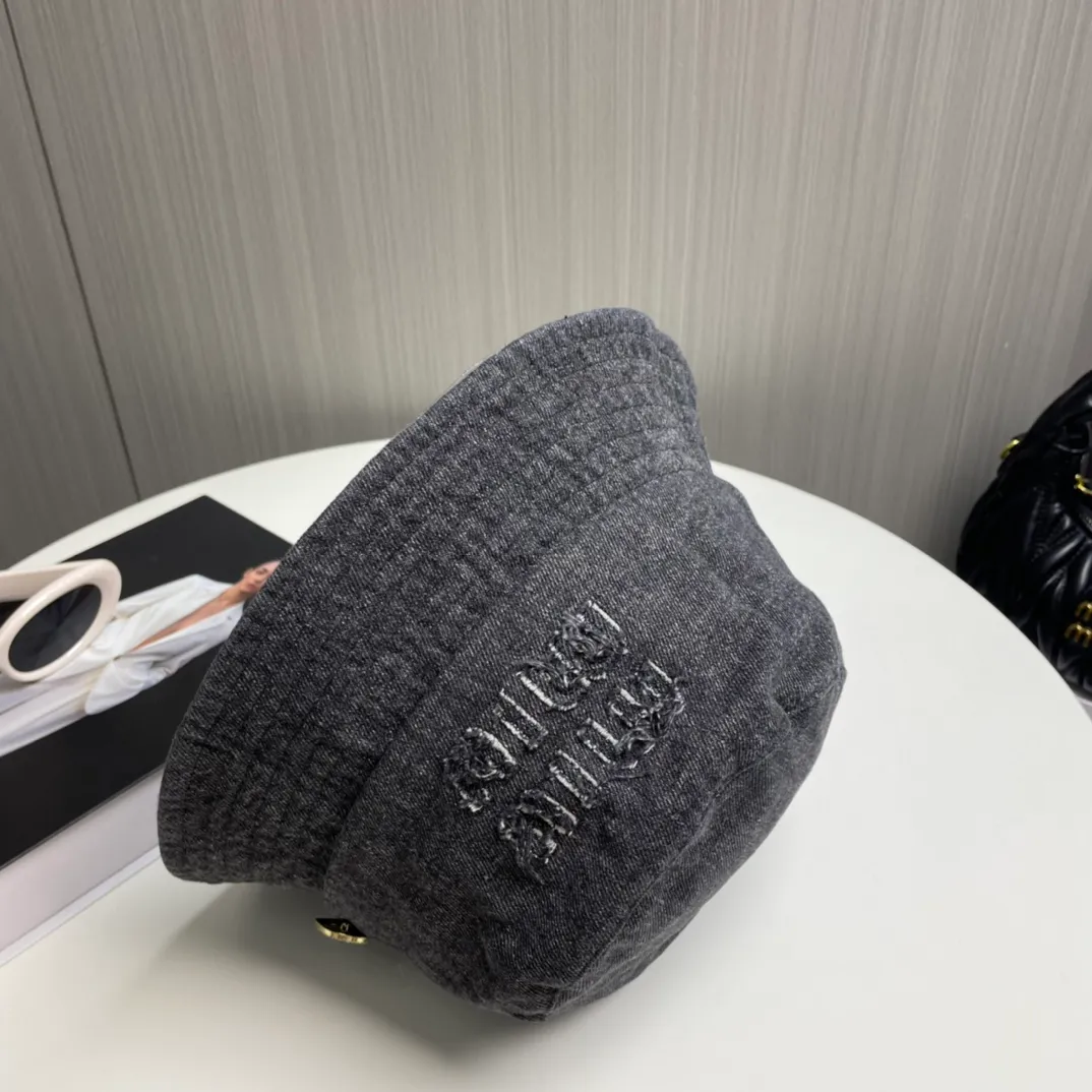 P86💛 Comes with dust bag. [Miumiu Miumiu] New denim order style bucket hat, big brand style is super easy to match, hurry up and get it!