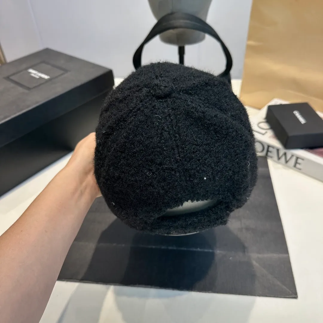 P56 Miumiu Miumiu new order style embroidered baseball cap🧢Big brand style is super easy to match, get it now!