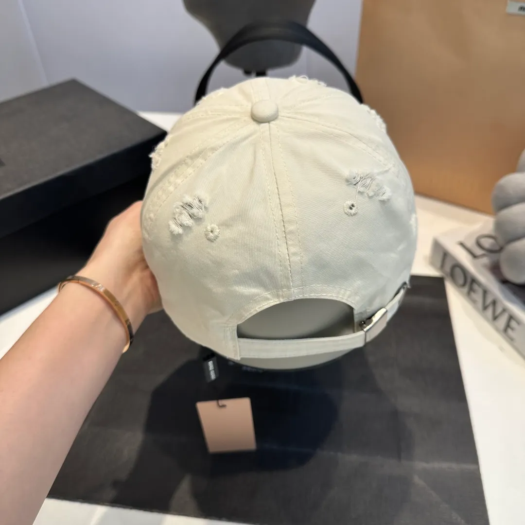 P60 miumiu new ripped baseball cap, high-grade fabric, head circumference 57cm