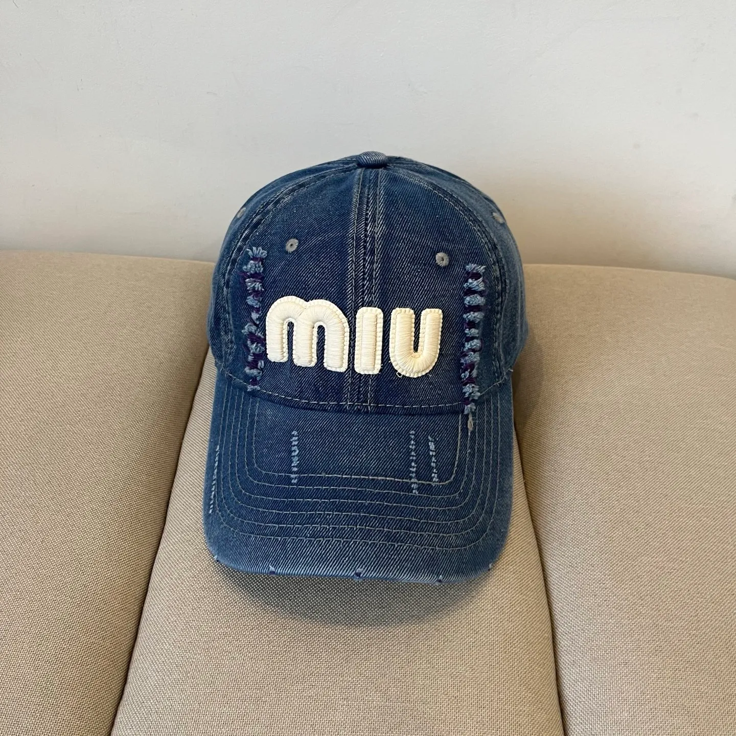 P70 miumiu original spring and summer new baseball cap, authentic mold-making and custom-made, the original workmanship is meticulous and the quality is superb!