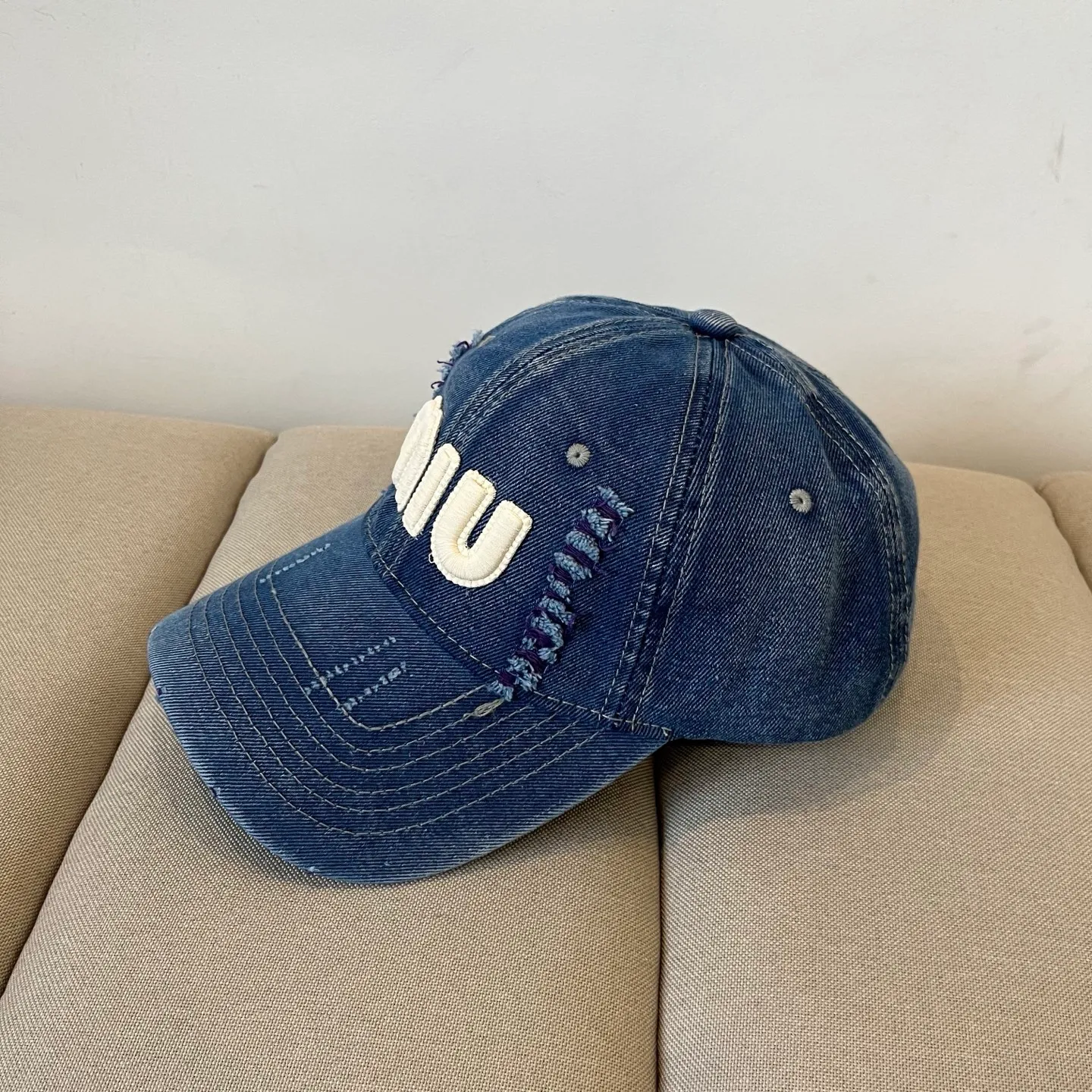 P70 miumiu original spring and summer new baseball cap, authentic mold-making and custom-made, the original workmanship is meticulous and the quality is superb!