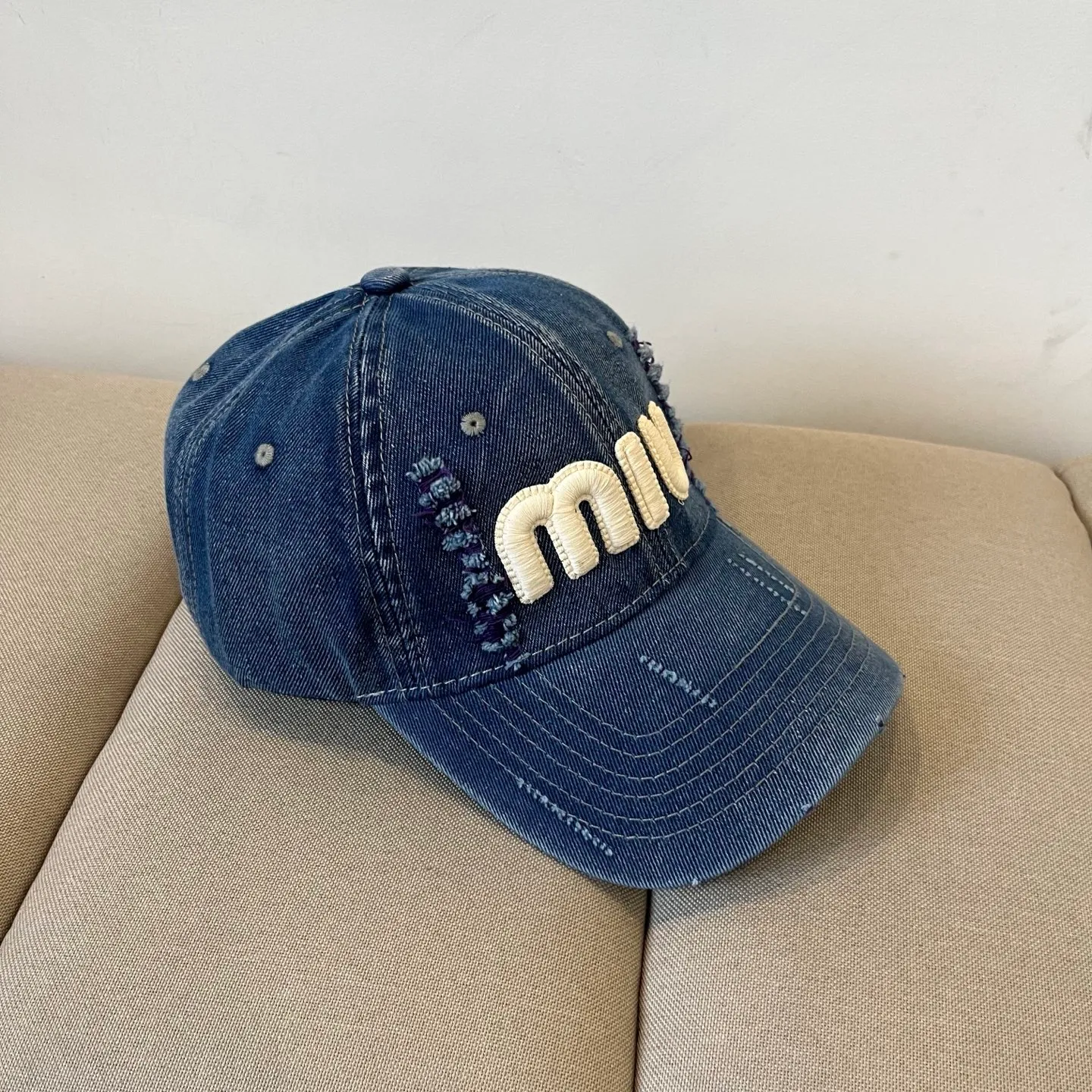 P70 miumiu original spring and summer new baseball cap, authentic mold-making and custom-made, the original workmanship is meticulous and the quality is superb!
