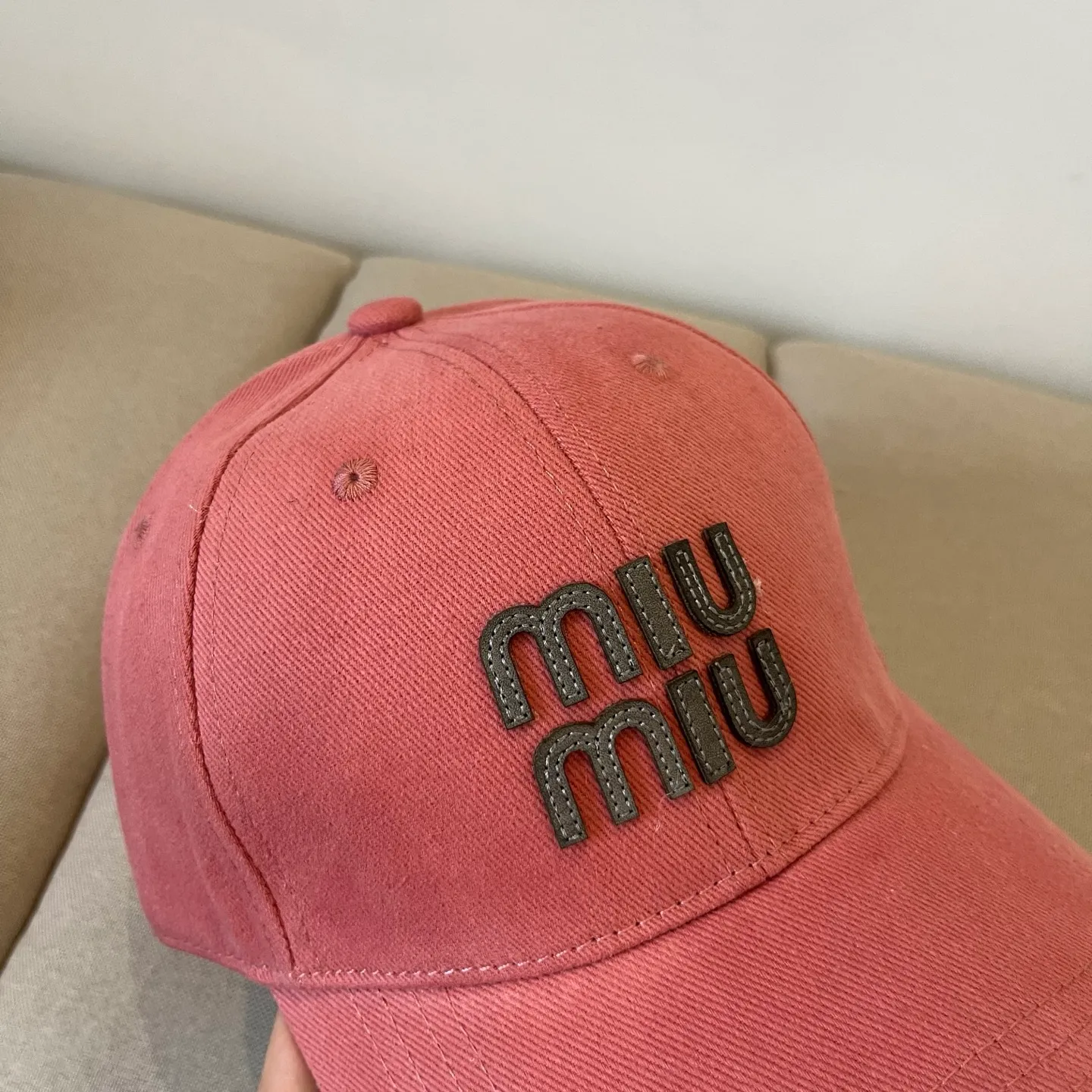 P70 miumiu original spring and summer new baseball cap, authentic mold-making and custom-made, the original workmanship is meticulous and the quality is superb!