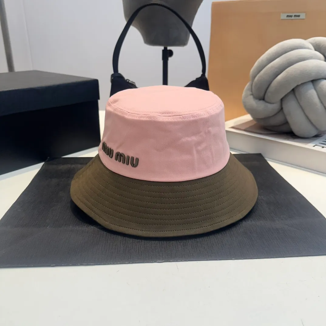 P56 MiuMiu Miu Miu girl's daily bucket hat. A very versatile baseball cap. Classic embroidered logo. Versatile and fashionable.