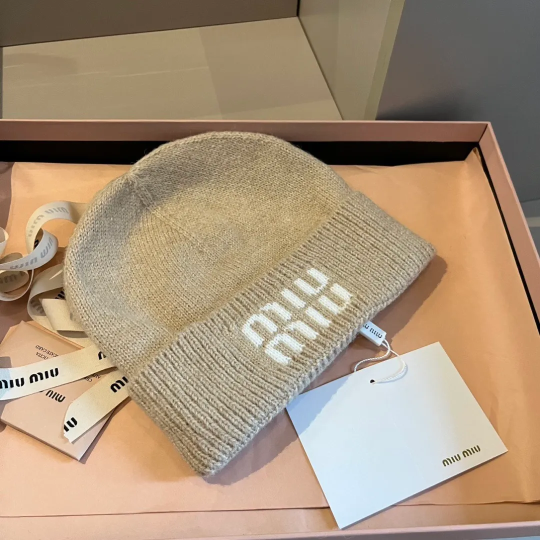 💰60¥ miumiu Miu Miu counter new knitted woolen hat