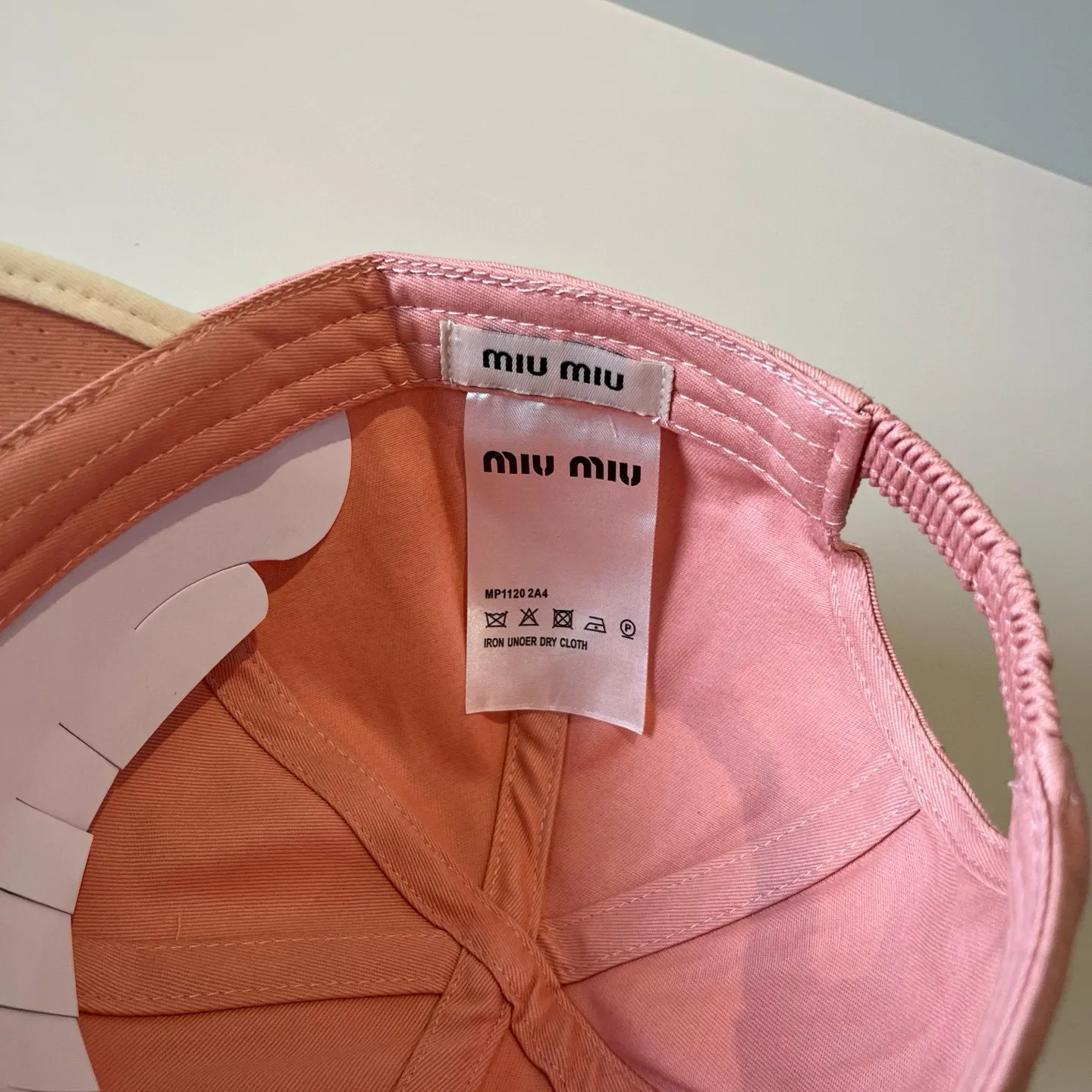 P60 miumiu original spring and summer new baseball cap, authentic mold-making and custom-made, the original workmanship is meticulous and the quality is superb!