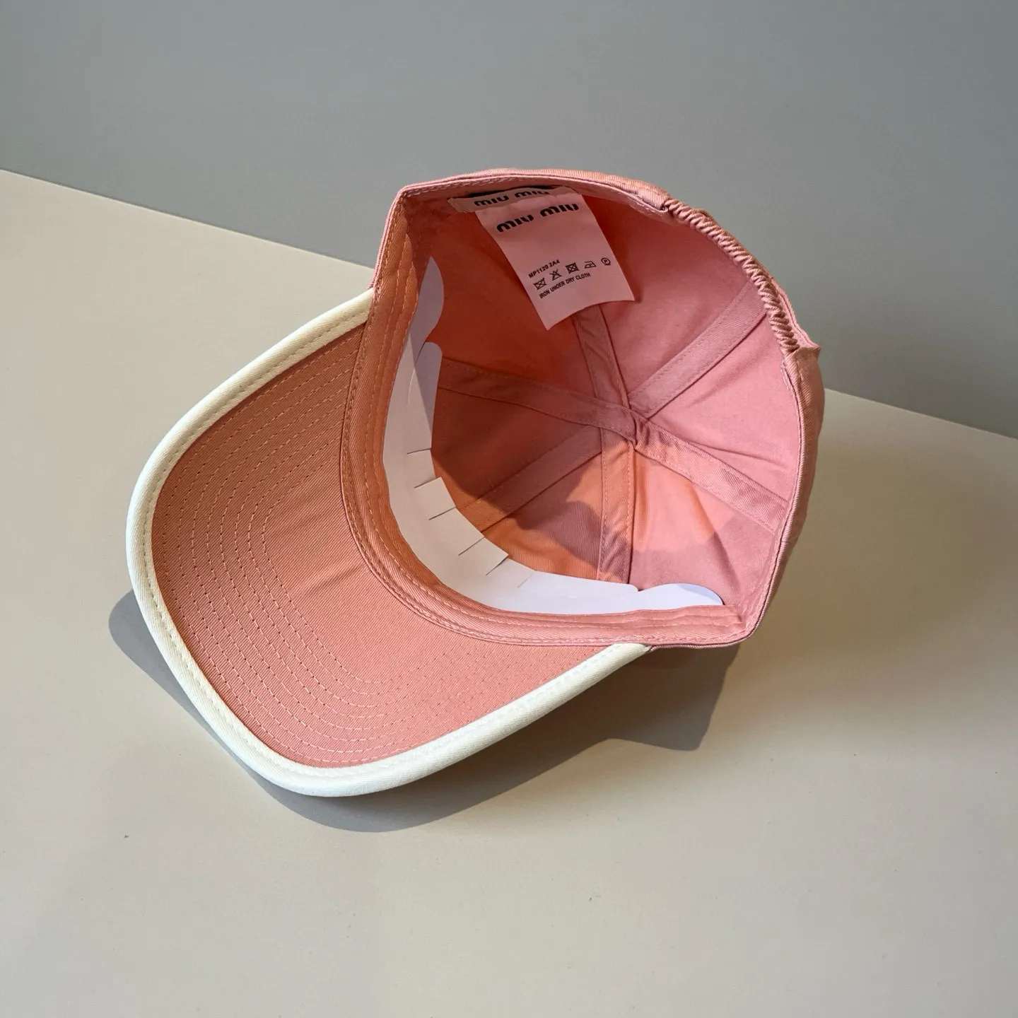 P60 miumiu original spring and summer new baseball cap, authentic mold-making and custom-made, the original workmanship is meticulous and the quality is superb!