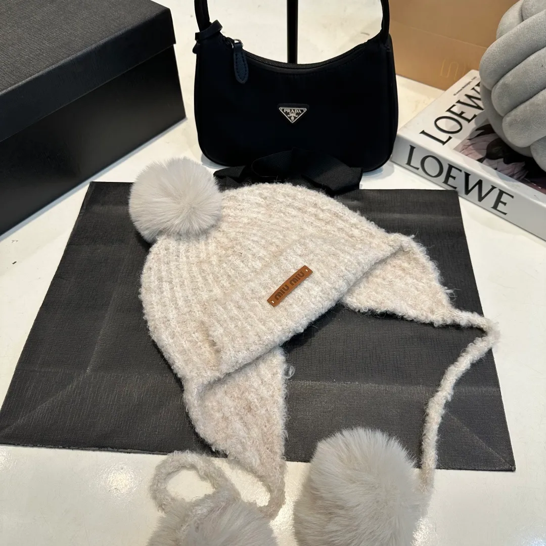 P80 miumiu Miu Miu fox fur ball new autumn and winter wool hat