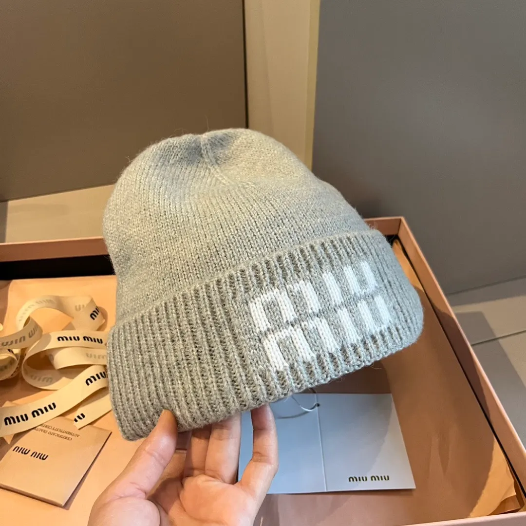 💰60¥ miumiu Miu Miu counter new knitted woolen hat