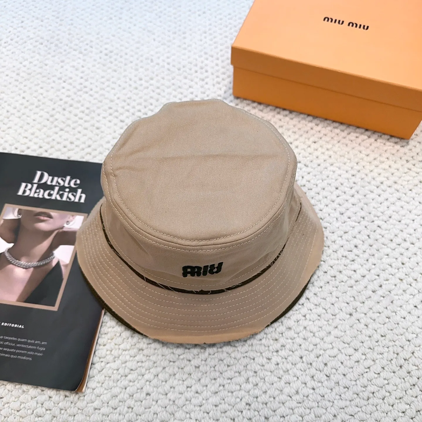 P80 miumiu limited new fisherman hat/baseball cap, a very attractive fisherman hat ~ the same style for men and women. It brings a sense of atmosphere when you go out every day. It feels great to change it occasionally.
