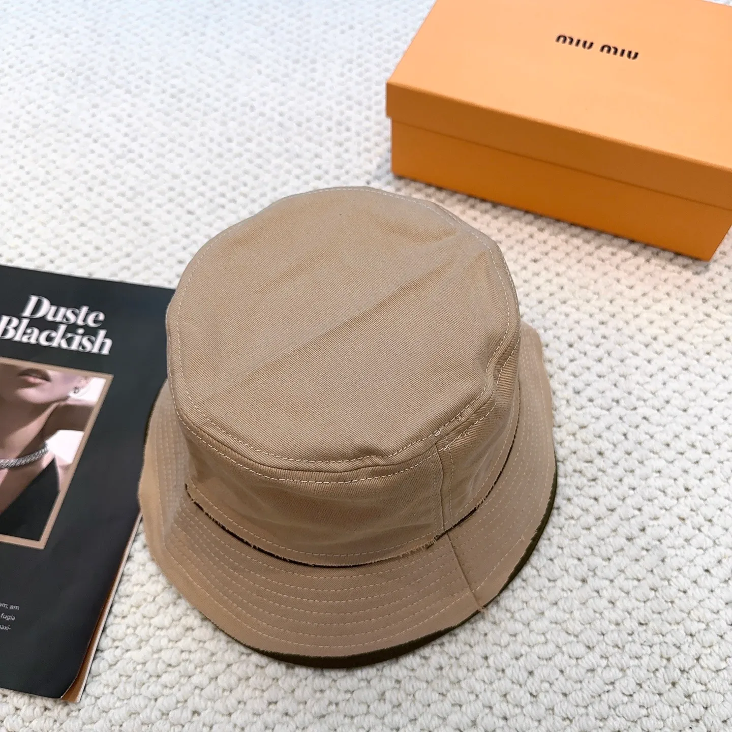P80 miumiu limited new fisherman hat/baseball cap, a very attractive fisherman hat ~ the same style for men and women. It brings a sense of atmosphere when you go out every day. It feels great to change it occasionally.