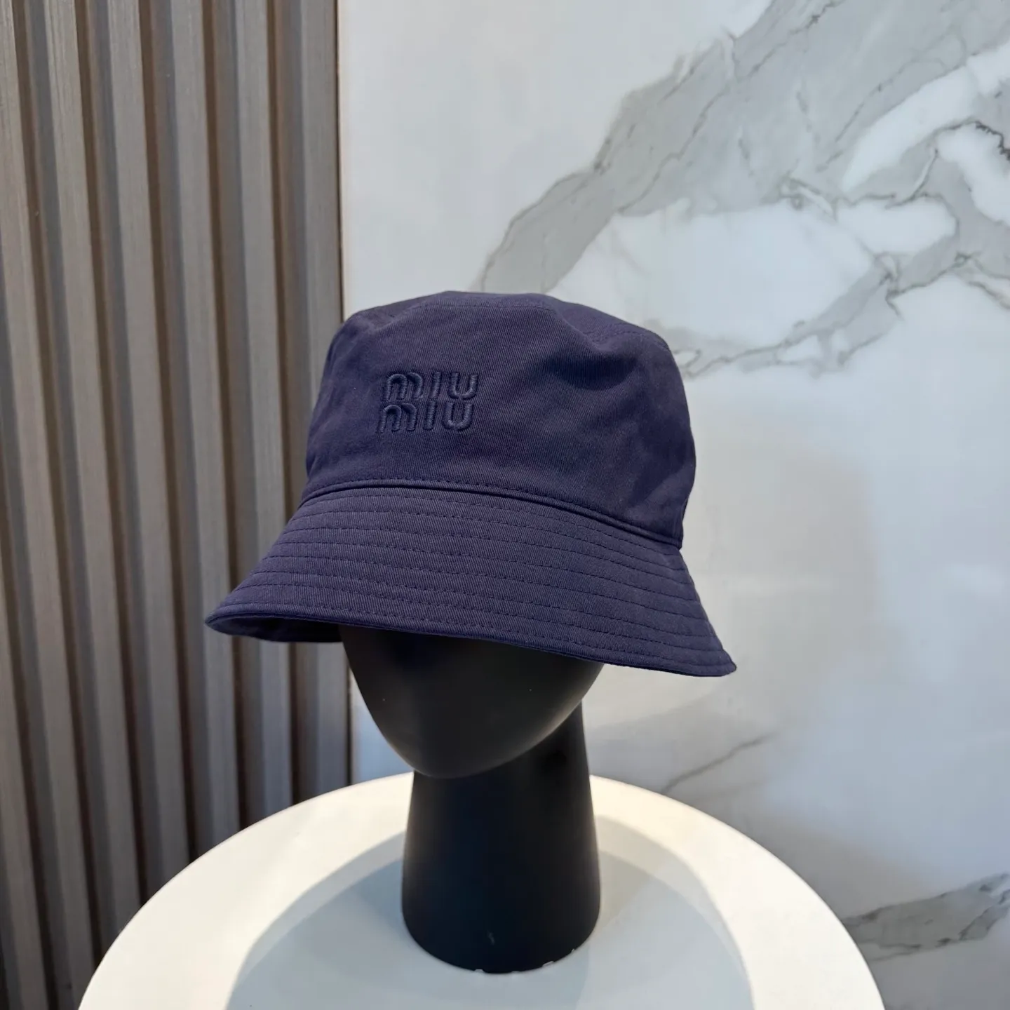 P74💛 Comes with dust bag. [Miumiu Miu Miu] New order style embroidered fisherman hat🧢Big brand style is super easy to match, hurry up and get it!