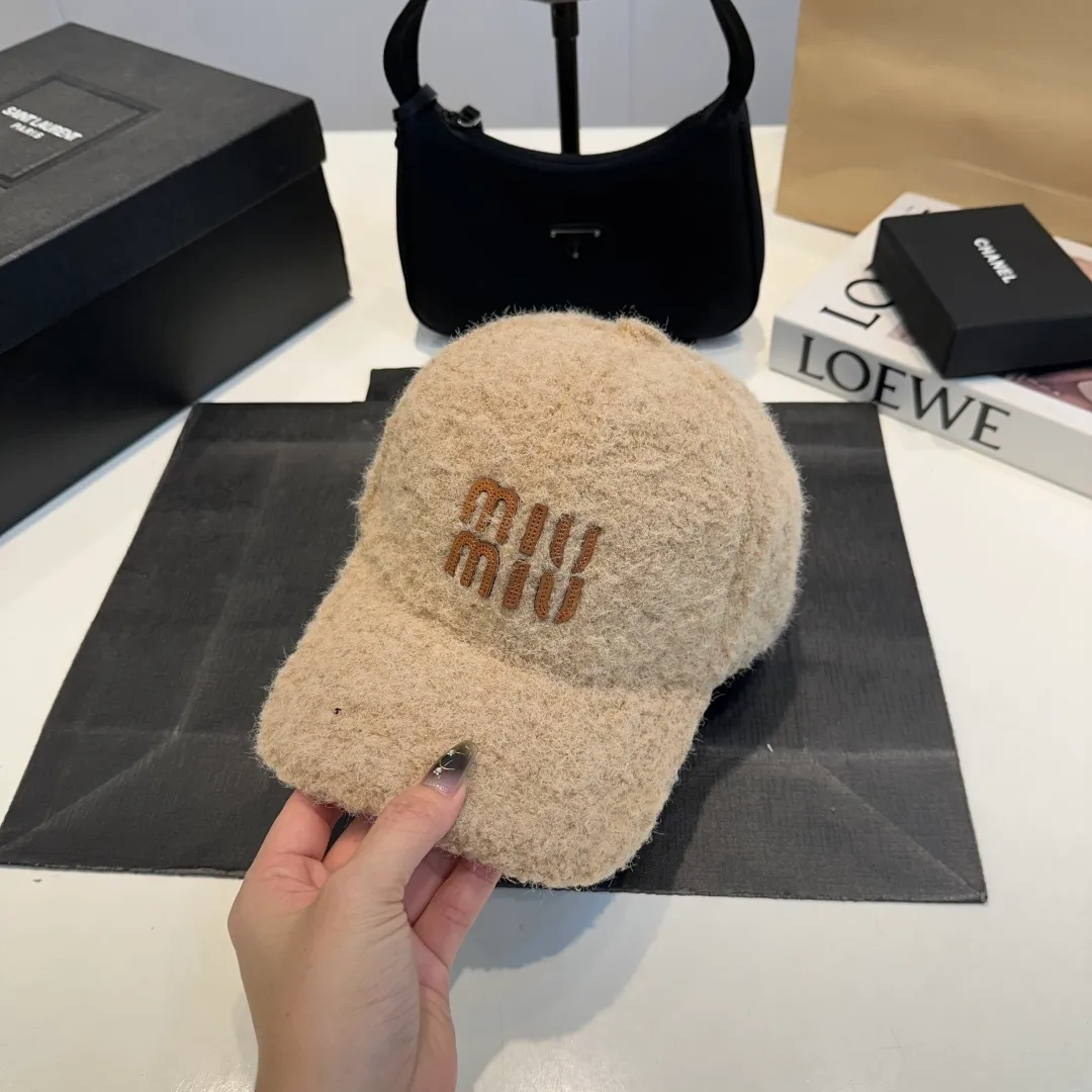 P56 Miumiu Miumiu new order style embroidered baseball cap🧢Big brand style is super easy to match, get it now!