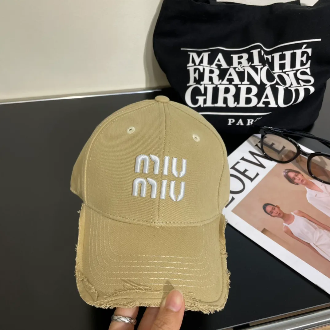 P60💛 Comes with dust bag. [Miumiu Miu Miu] 2024 new denim order style embroidered baseball cap🧢big brand style is super easy to match, hurry up and get it!