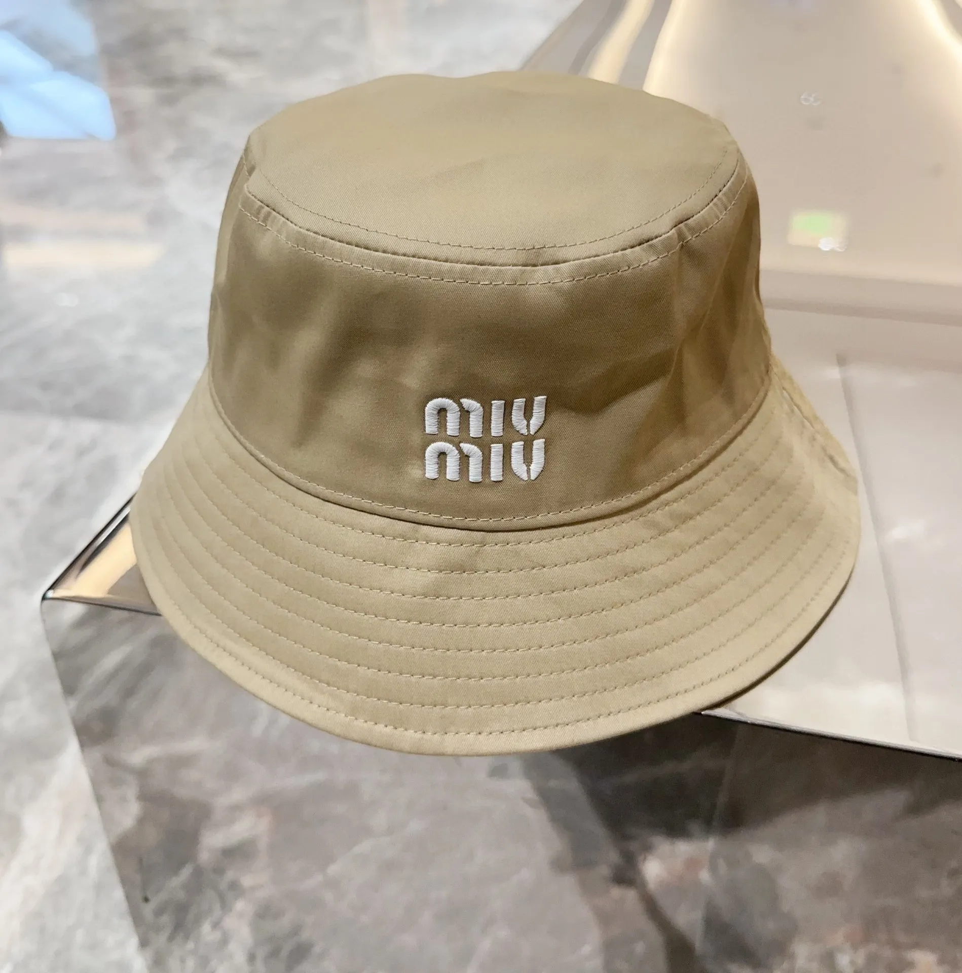 💰70 miumiu embroidered fisherman hat, big-name style, very easy to match, get it now!
