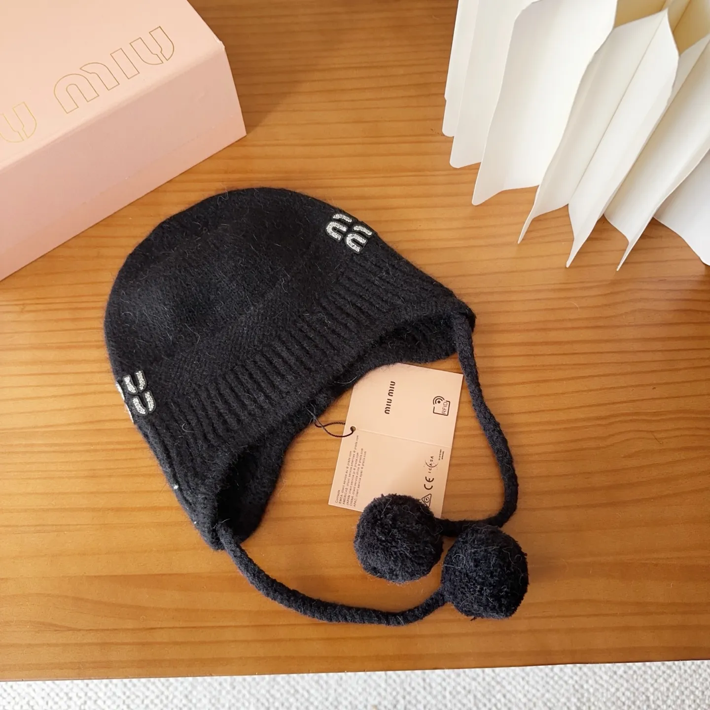 💰86 miumiu’s most popular knitted hat at Miu Miu counter! Xiaohongshu’s new product is released, it’s so 🉑️, high-elastic fabric, classic colors, same style for men and women.