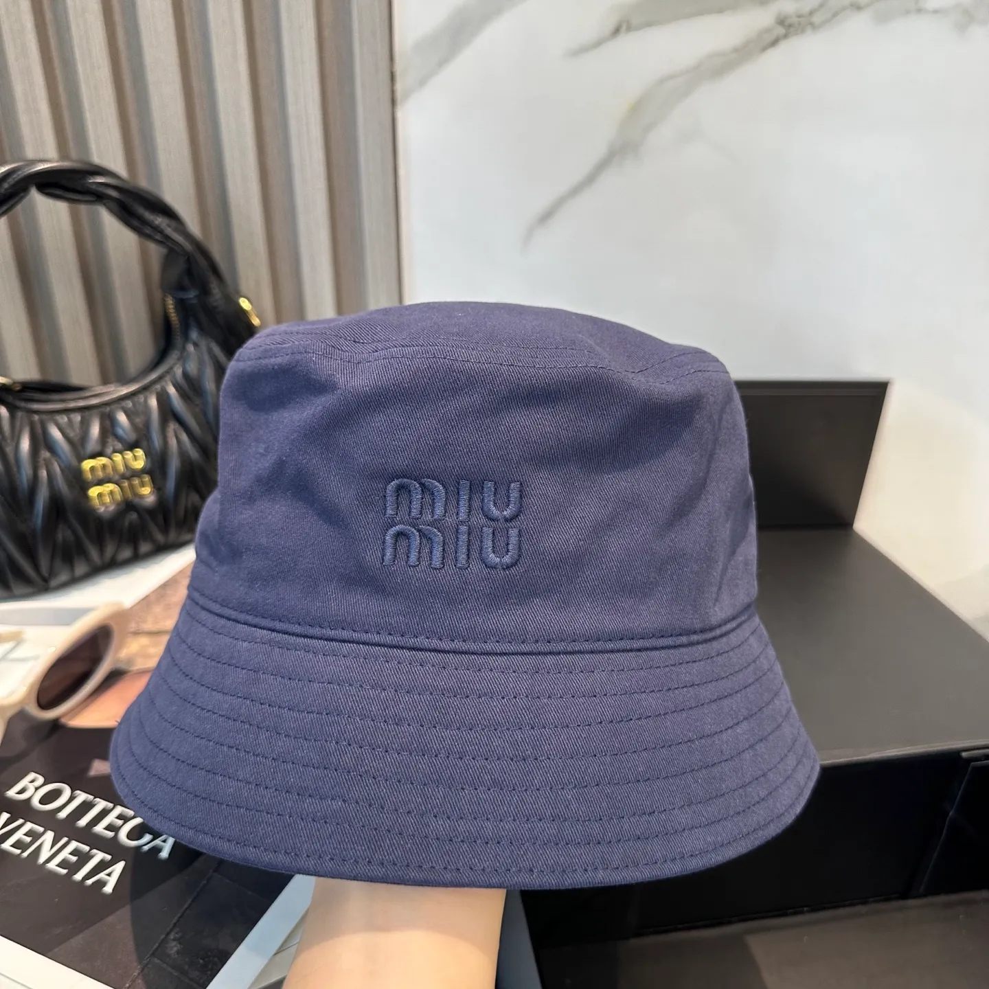 P74💛 Comes with dust bag. [Miumiu Miu Miu] New order style embroidered fisherman hat🧢Big brand style is super easy to match, hurry up and get it!