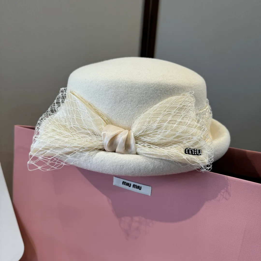💰220¥ White miumiu new wool 🦙 top hat, beret, super goddess style, advanced custom hat, 100% wool 🦙% fabric, head circumference 57cm