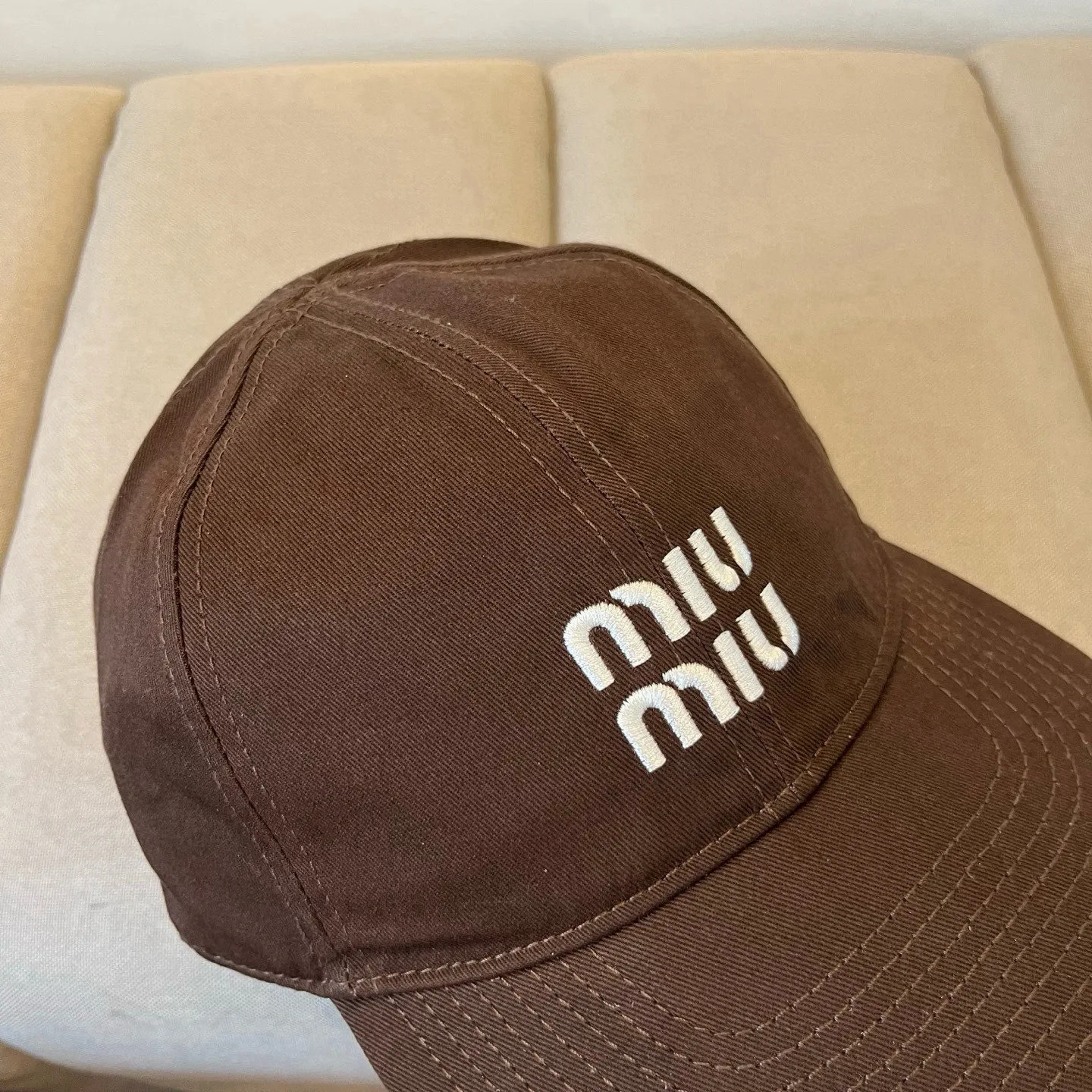 P60 miumiu original spring and summer new baseball cap, authentic mold-making and custom-made, the original workmanship is meticulous and the quality is superb!