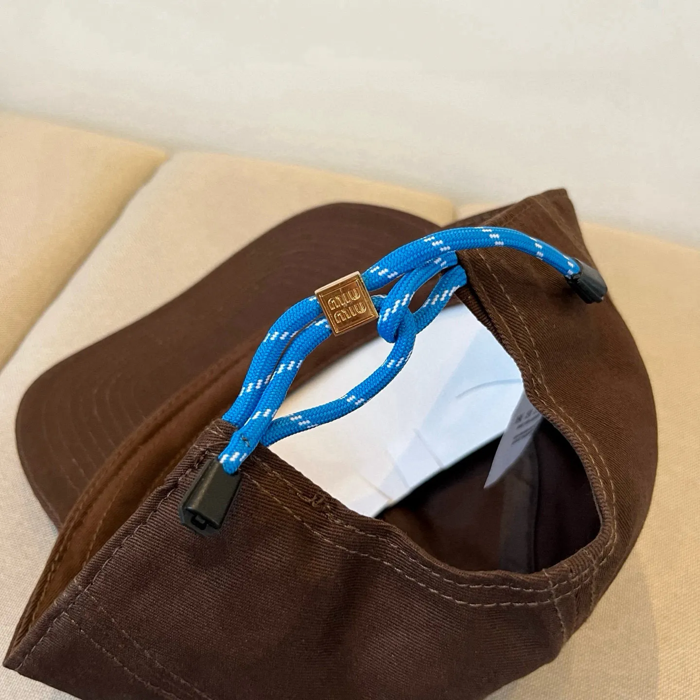 P60 miumiu original spring and summer new baseball cap, authentic mold-making and custom-made, the original workmanship is meticulous and the quality is superb!