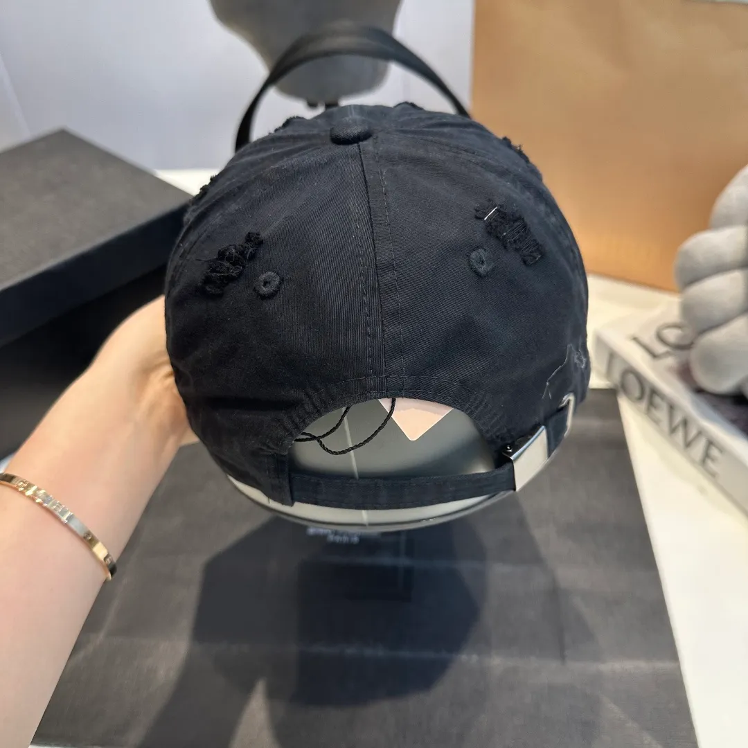 P60 miumiu new ripped baseball cap, high-grade fabric, head circumference 57cm