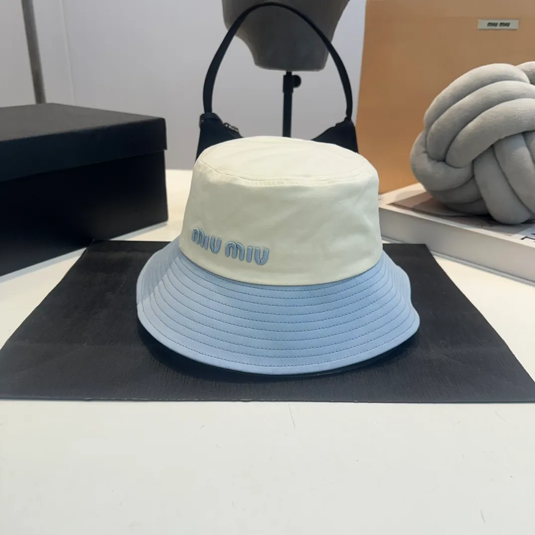 P56 MiuMiu Miu Miu girl's daily bucket hat. A very versatile baseball cap. Classic embroidered logo. Versatile and fashionable.
