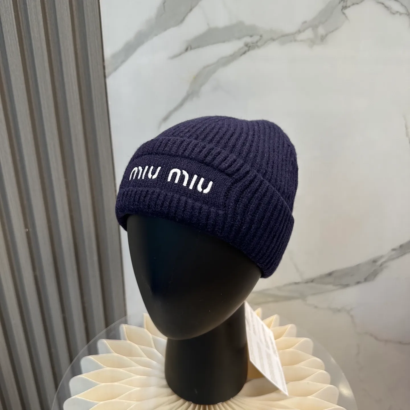P66 miumiu Miu Miu counter's popular embroidered logo knitted hat! Xiaohongshu’s new product is released, it’s so 🉑️, high-elastic fabric, classic color