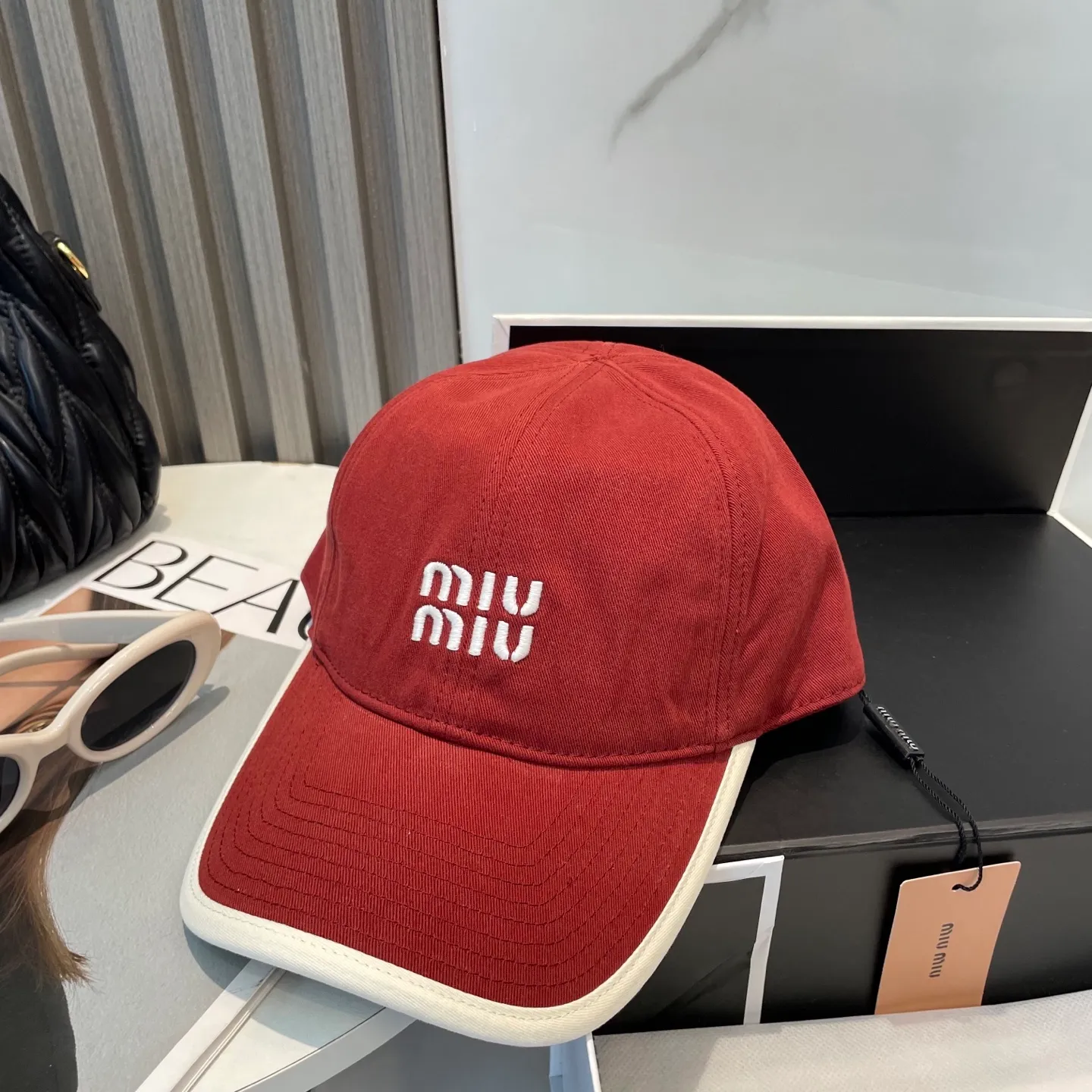 P60💛 Comes with dust bag. [Miumiu Miu Miu] New order style embroidered baseball cap🧢Big brand style is super easy to match, hurry up and get it!