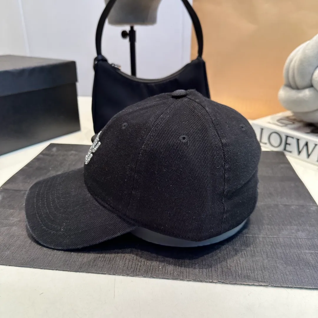 P60 miumiu new 25 spring and summer baseball cap, widened to show a small head, 25 spring and summer new logo embroidery, same style for men and women