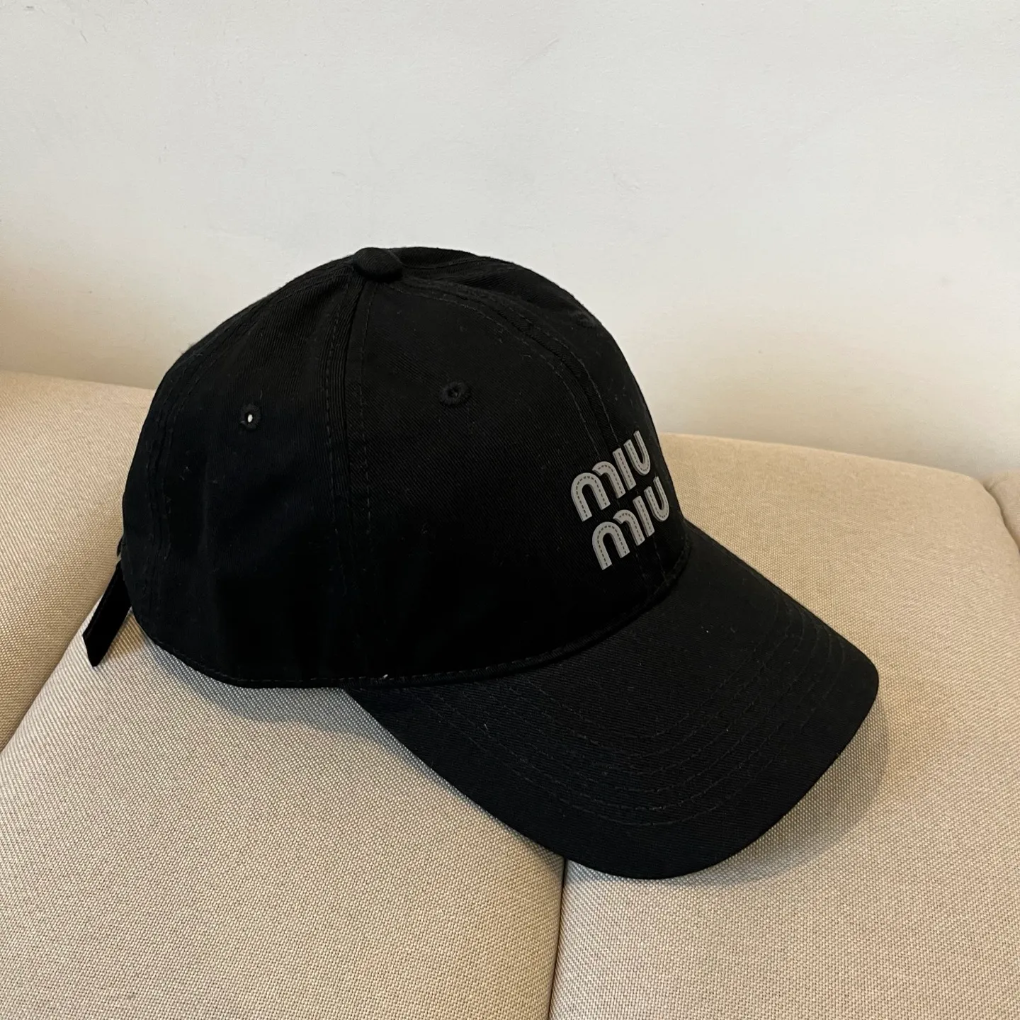 P54 miumiu original spring and summer new baseball cap, authentic mold customization, original workmanship is meticulous and the quality is superb!