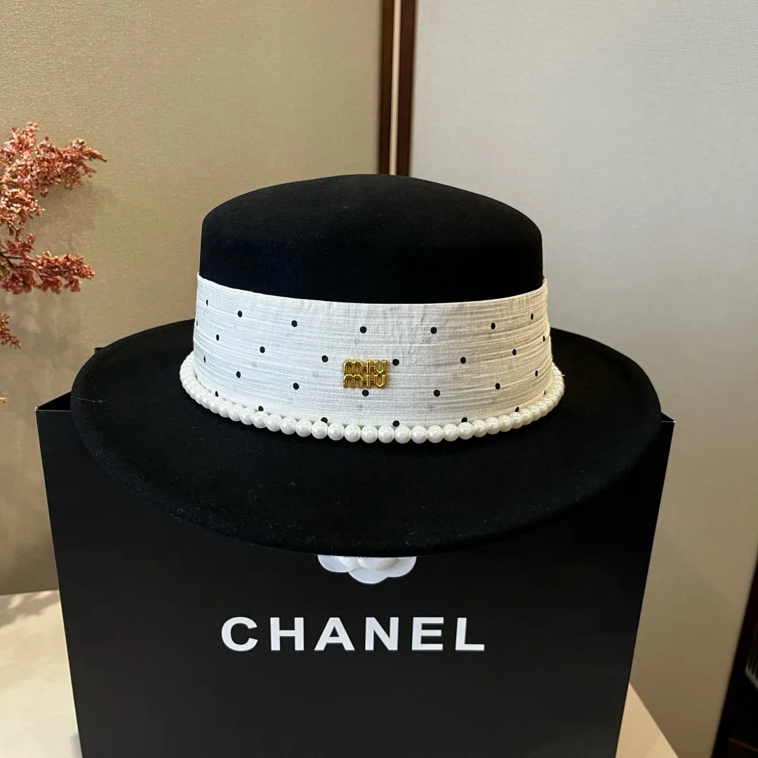 💰190¥ miumiu new wool top hat, flat top hat, 100% wool fabric 🦙%, head circumference 57cm