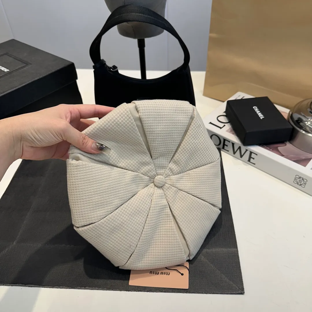 P60 miumiu autumn and winter new beret, official style, retro style beret, head circumference 57cm