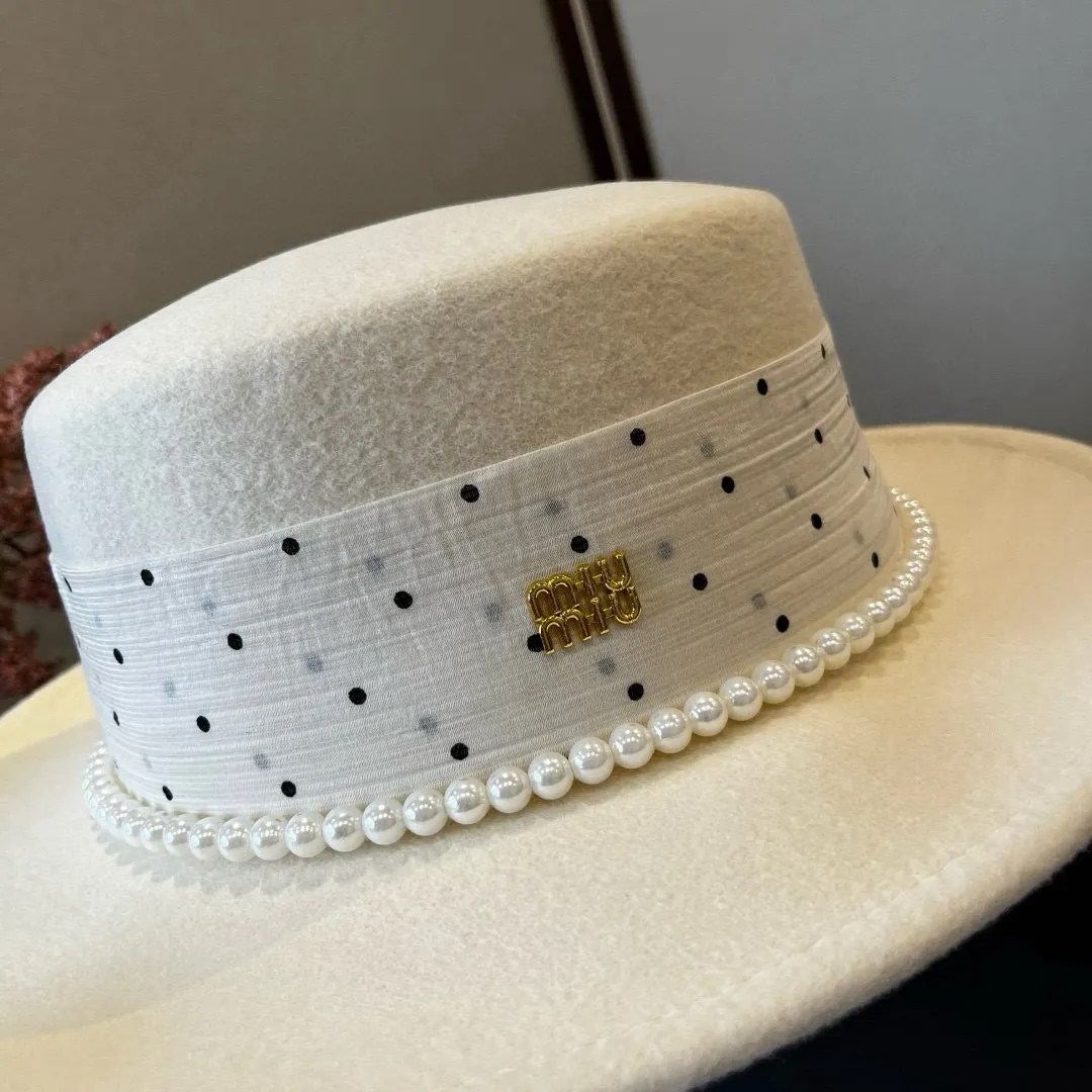 💰220¥ miumiu new wool top hat, flat top hat, 100% wool fabric 🦙%, head circumference 57cm
