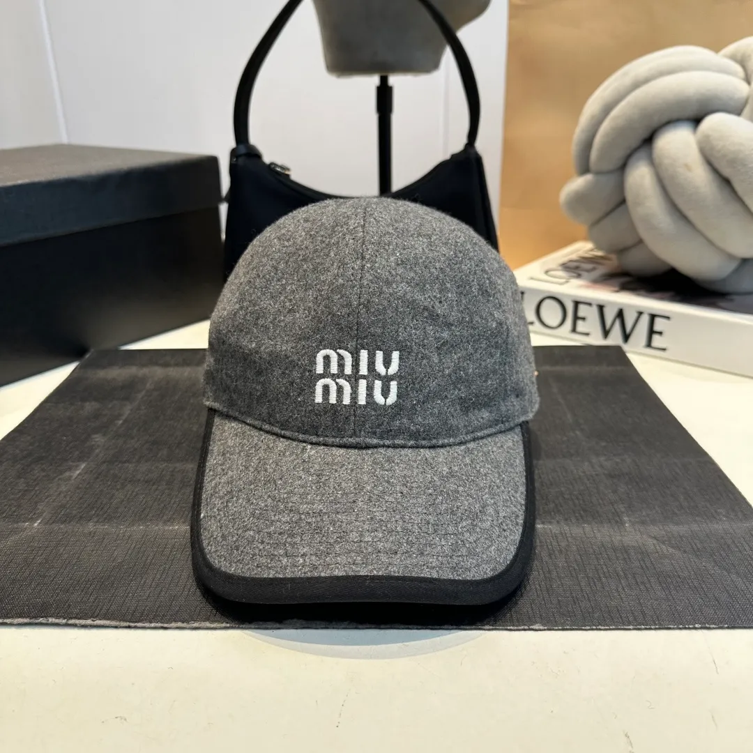 P70 miumiu new autumn and winter wool baseball cap, head circumference 57cm